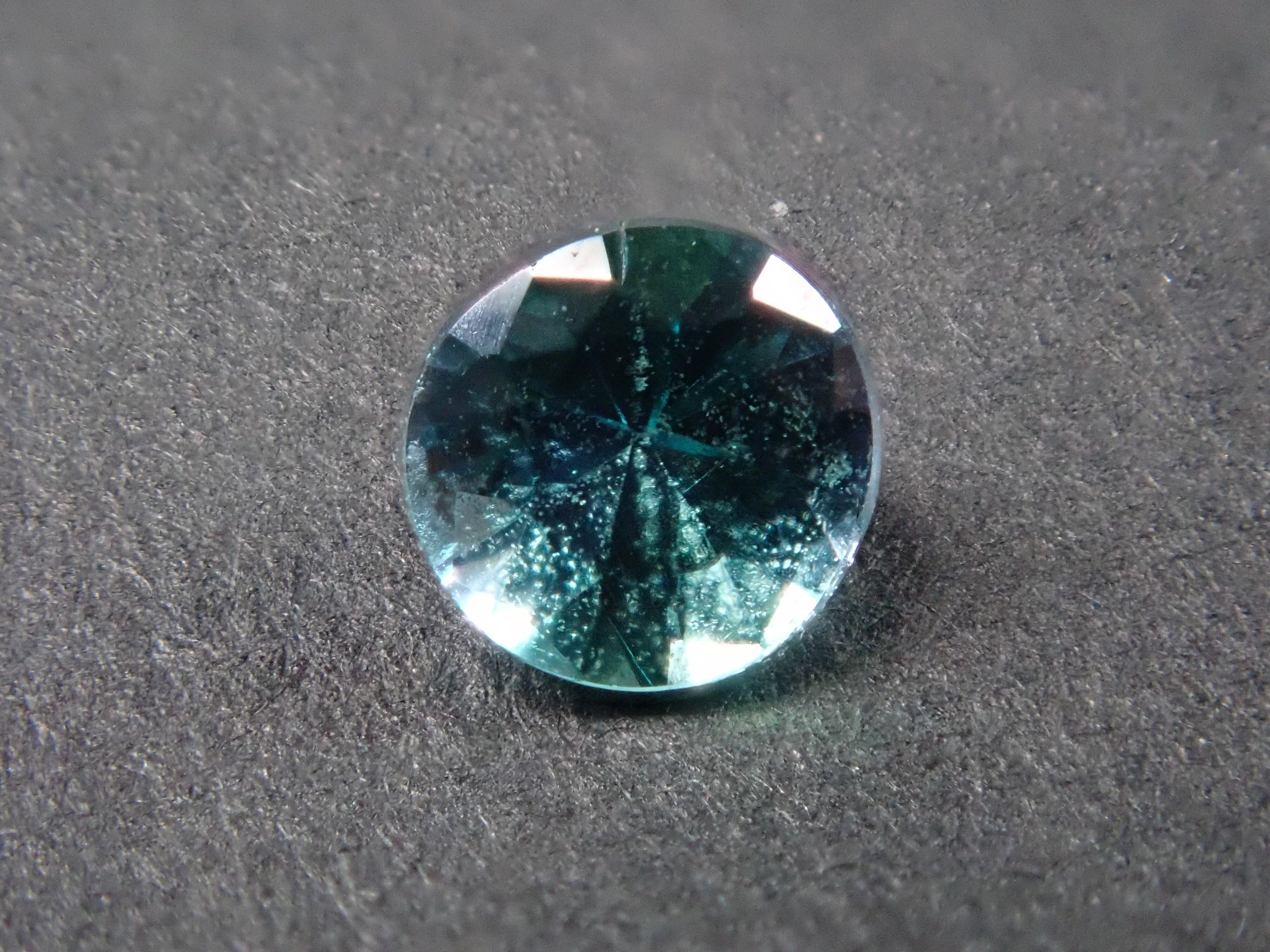 マダガスカル産コーネルピン 0.155ct