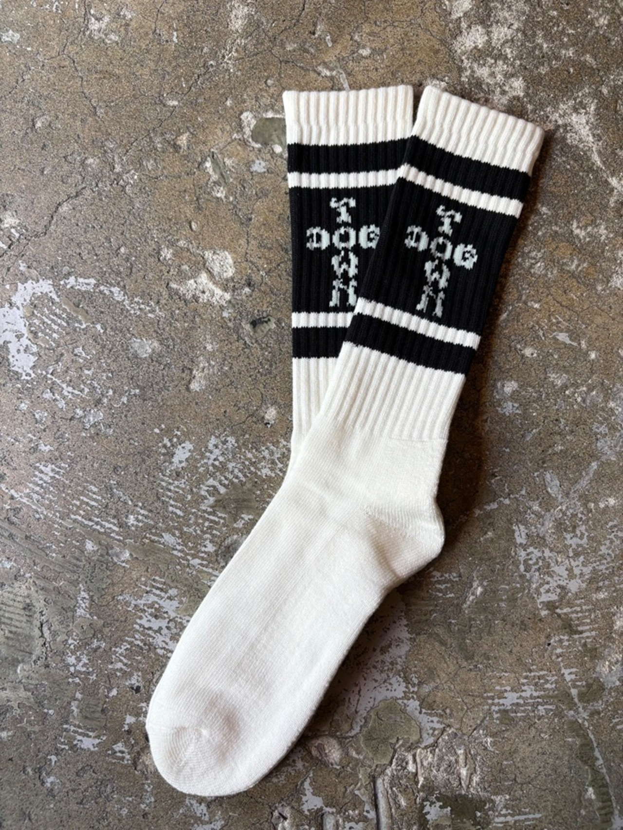 DOG TOWN / CROSS LETTER line high socks / BLACK×WHITE / DTS-010 - 2