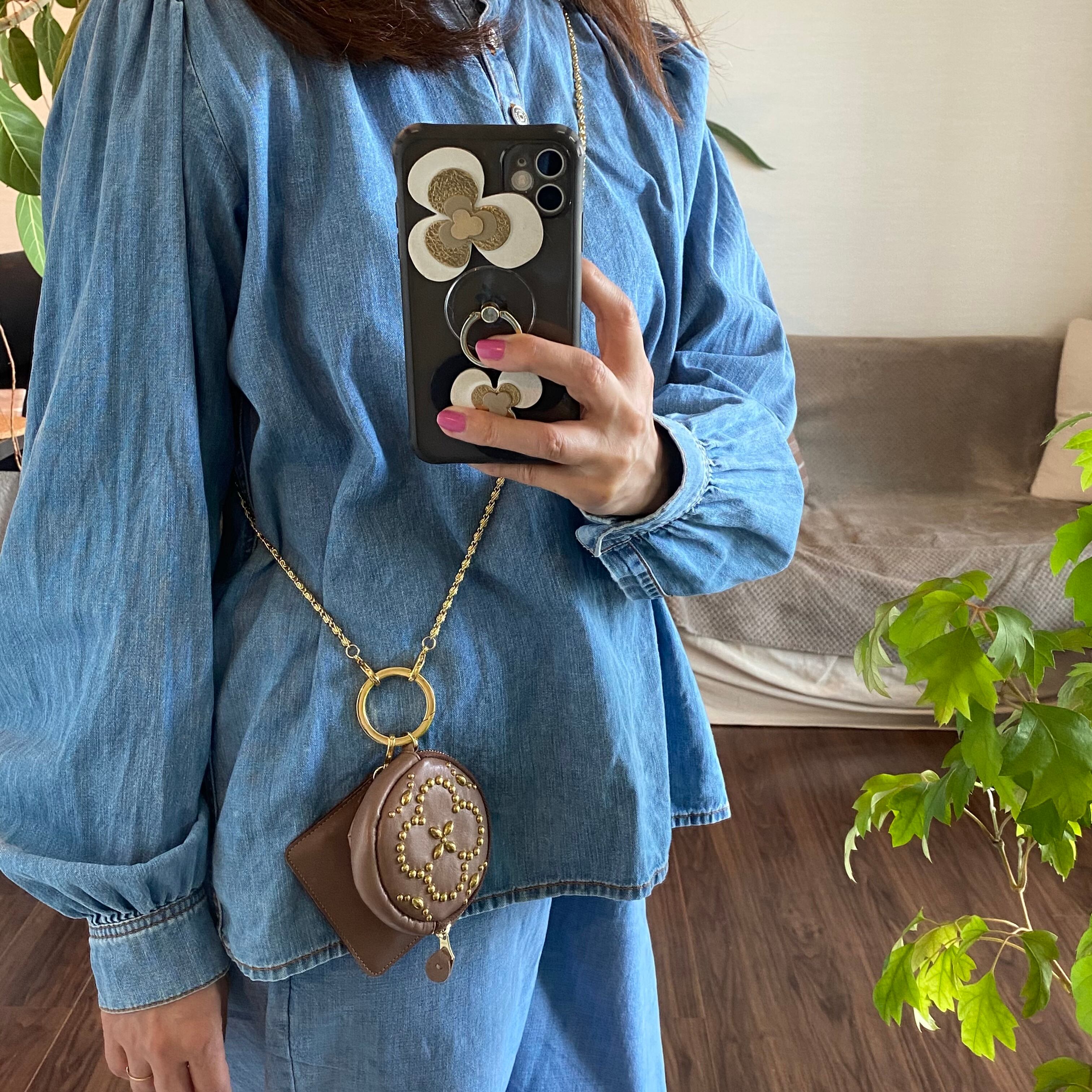 金具が選べる】レザーラウンドポーチ(カフェオレ/ゴールドスタッズ