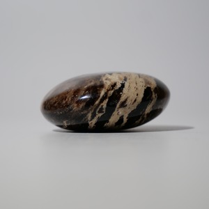 ブラック オパール / パーム パームストーン 握り石