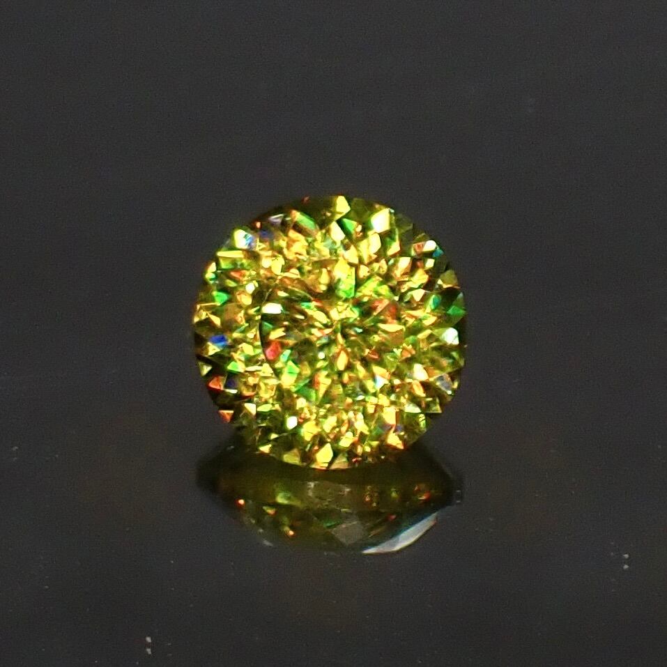 【Bright Brilliant Cut™️ “129 Facets” 】色彩が躍る黄翠の幻影 0.52ct 天然 スフェーン