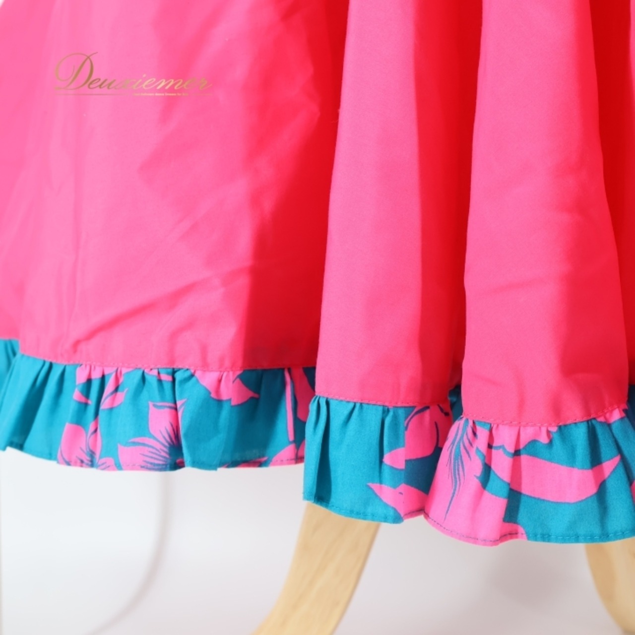 フラダンス 衣装 ワンピース ドレス ブルー系 ハワイアンプリント アロハ フラワープリント 花柄 レッスン 練習 フリル リボン 五分袖 かわいい 華やか 鮮やか おしゃれ 蛍光色 ピンク系 フラ ダンス ハワイアン 可愛いファッション 可愛い衣装 パーティー 花柄ドレス おしゃれコーデ フラダンス衣装 ビビッドカラー