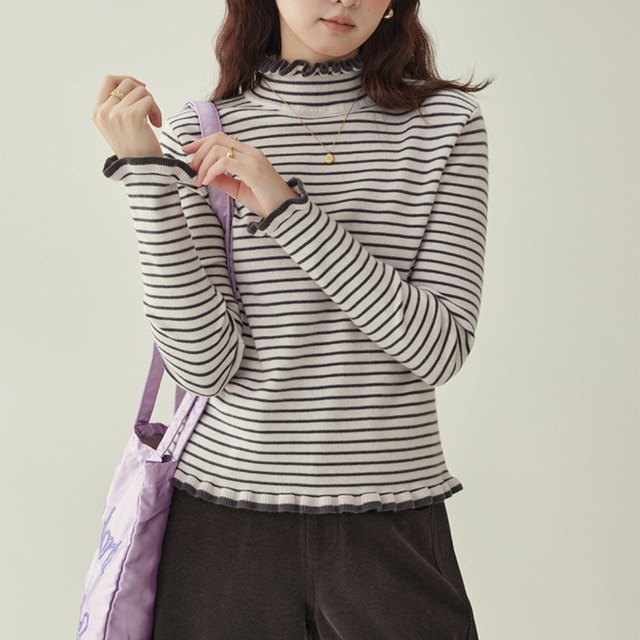 frill border turtleneck top