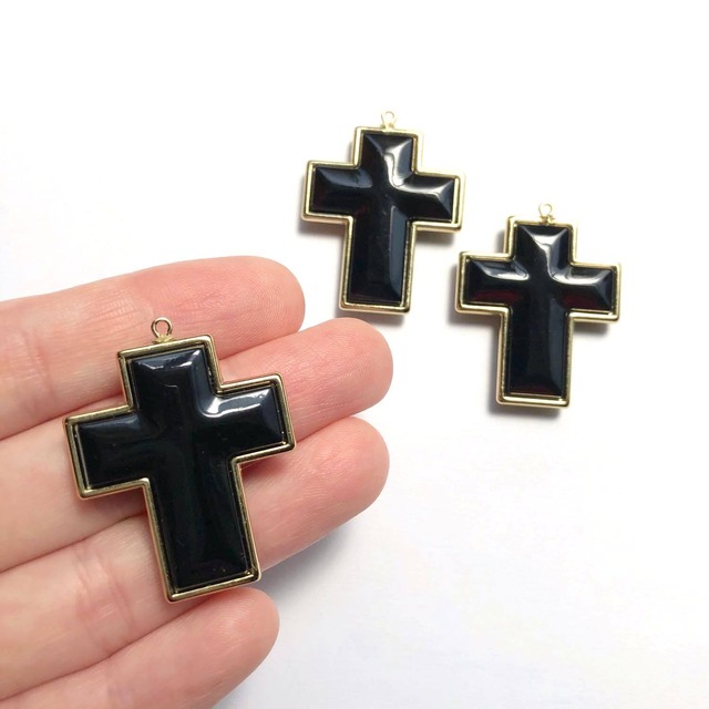 〈再入荷〉ブラッククロスのアクリルチャーム