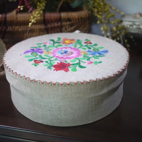 ハンガリー刺繍　ファブリック　ソーイングボックス大　裁縫箱　カロチャ　マチョー