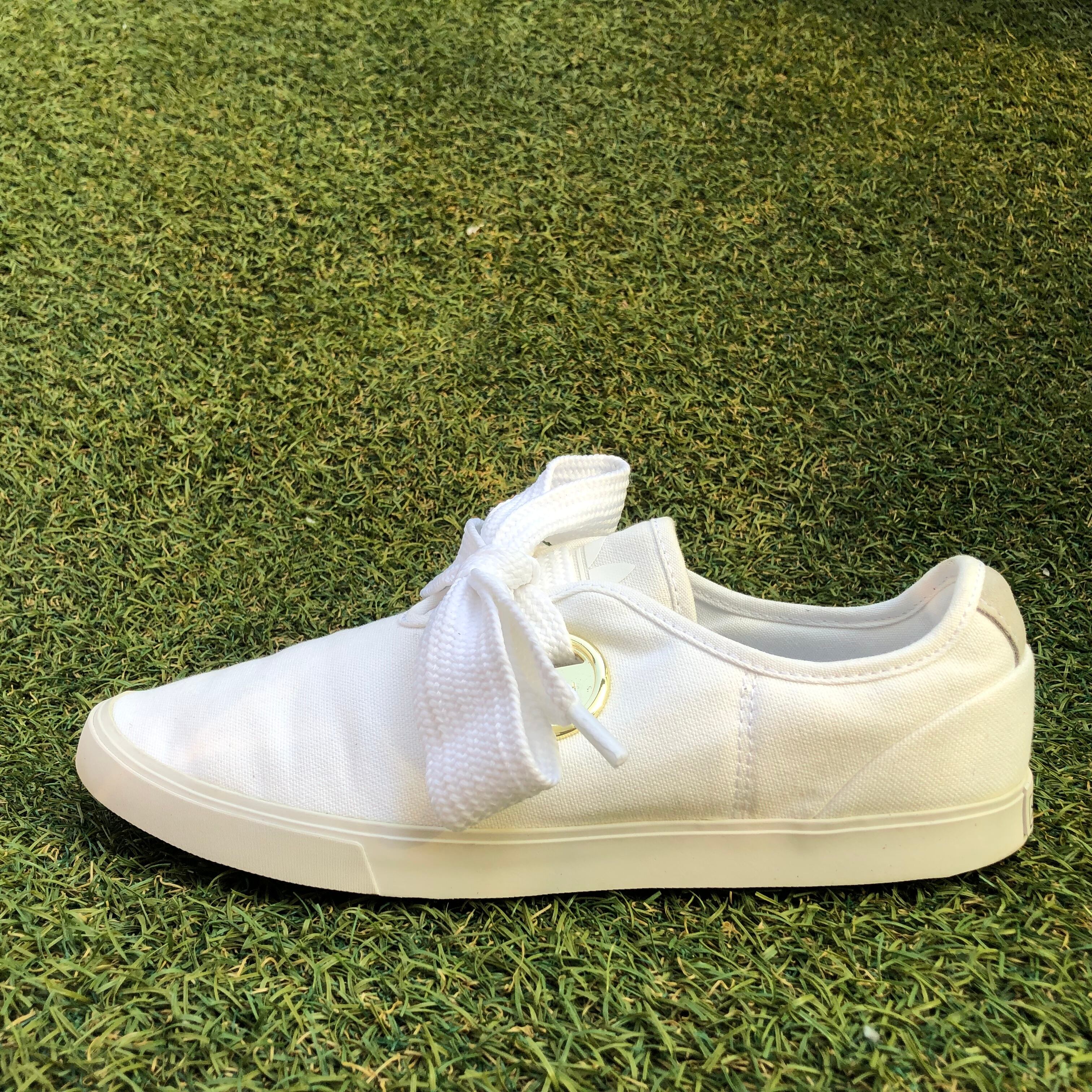 adidas SLEEK LO アディダス スリークロー HB698