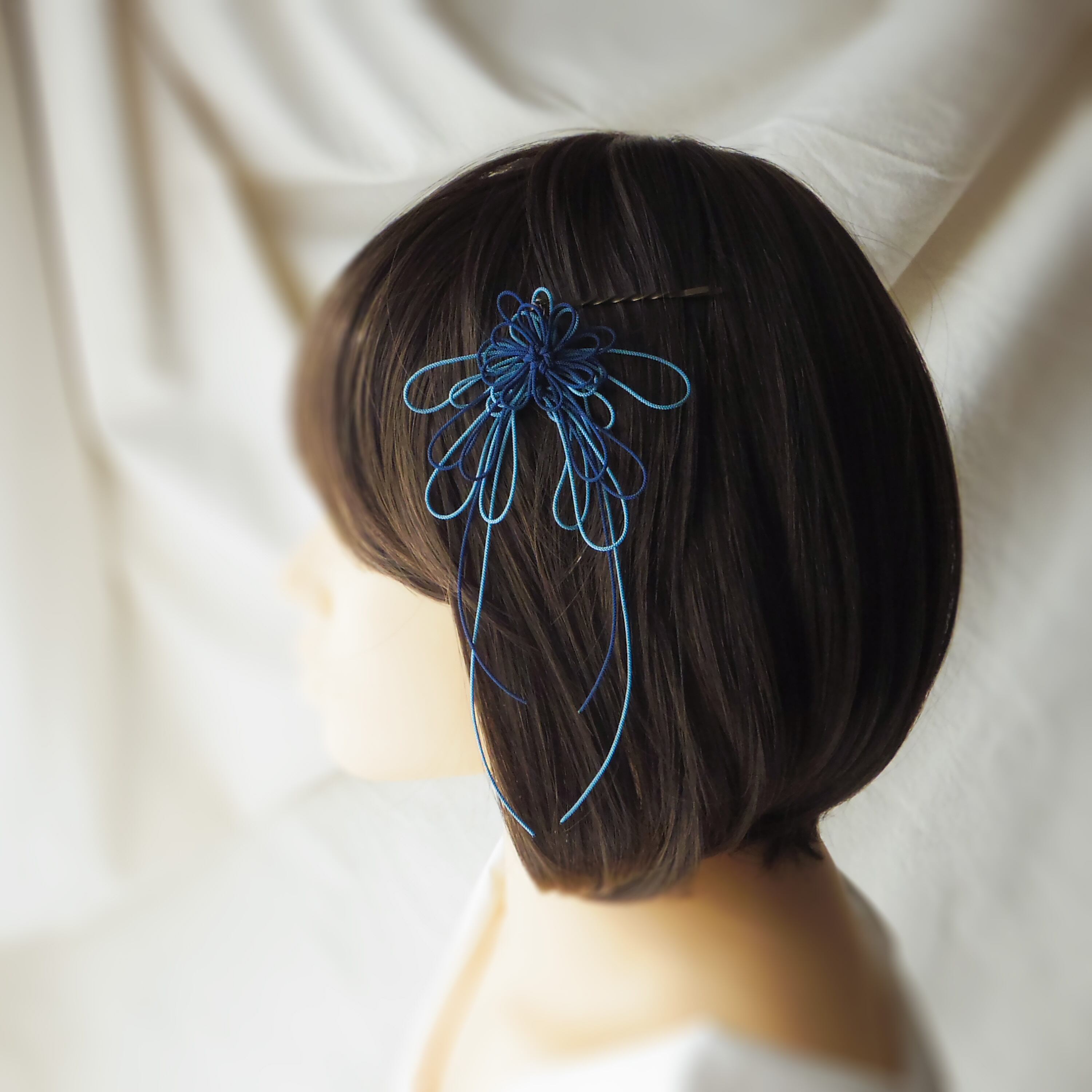 飾り結びヘアピン「映り、そよや」(濃青×縹)【軽量快適】ショートヘアも簡単和風アレンジ。
