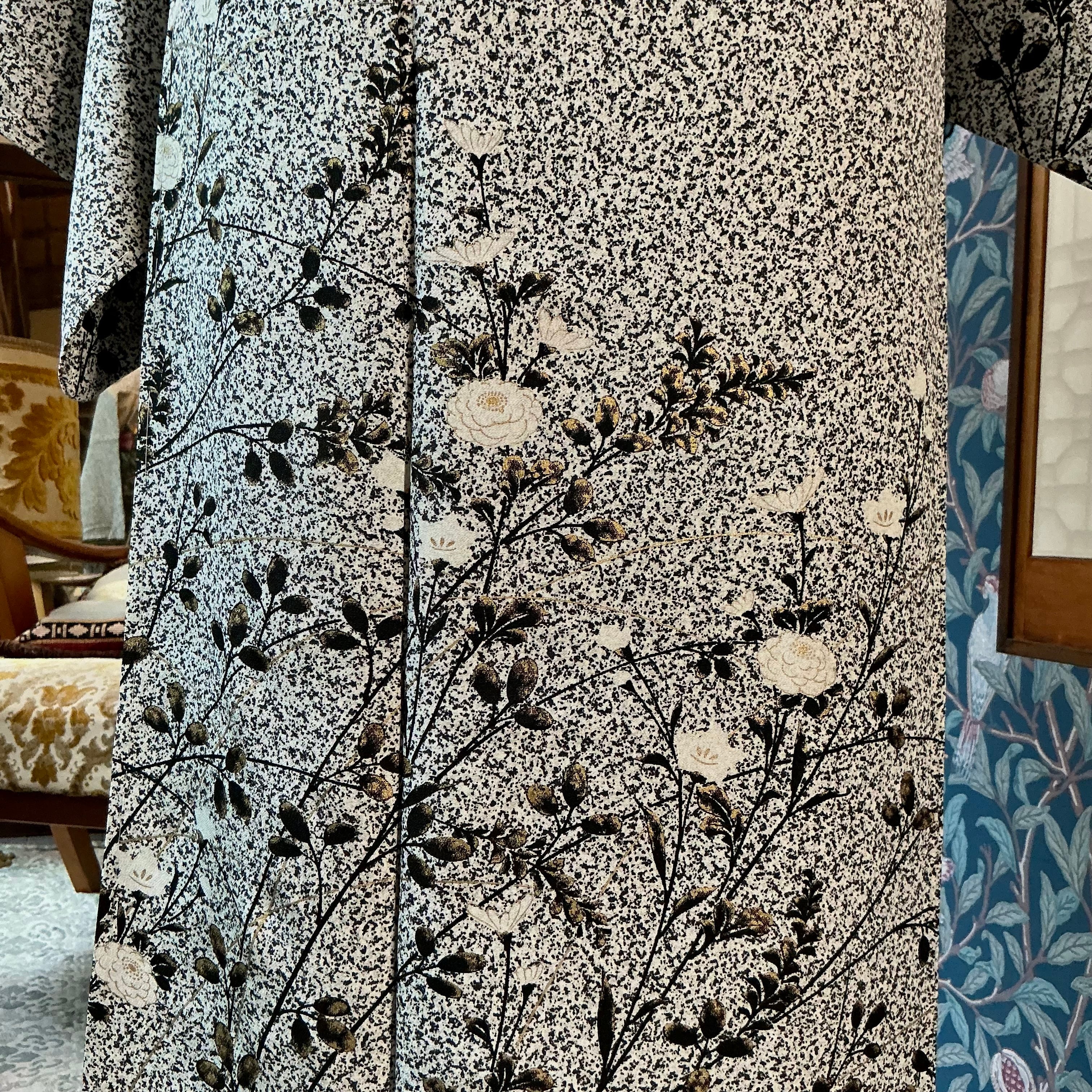 モノクロの秋草＊たたき染め 菊 桔梗 萩 白 墨黒 グレー ブラック 訪問