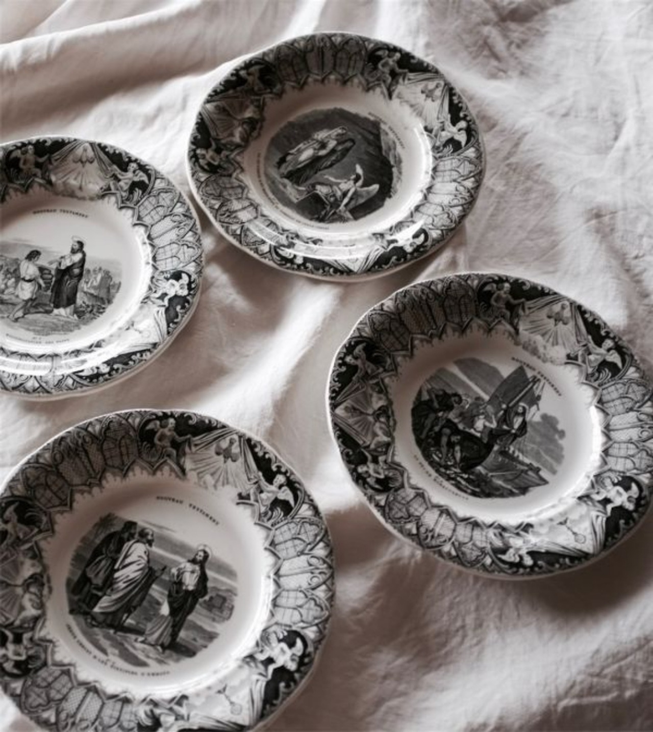 1850s Creil et Montereau 6人の天使と聖人たちのプレートc クレイユモントロー