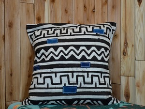 Doro-zome  Africa  cushion