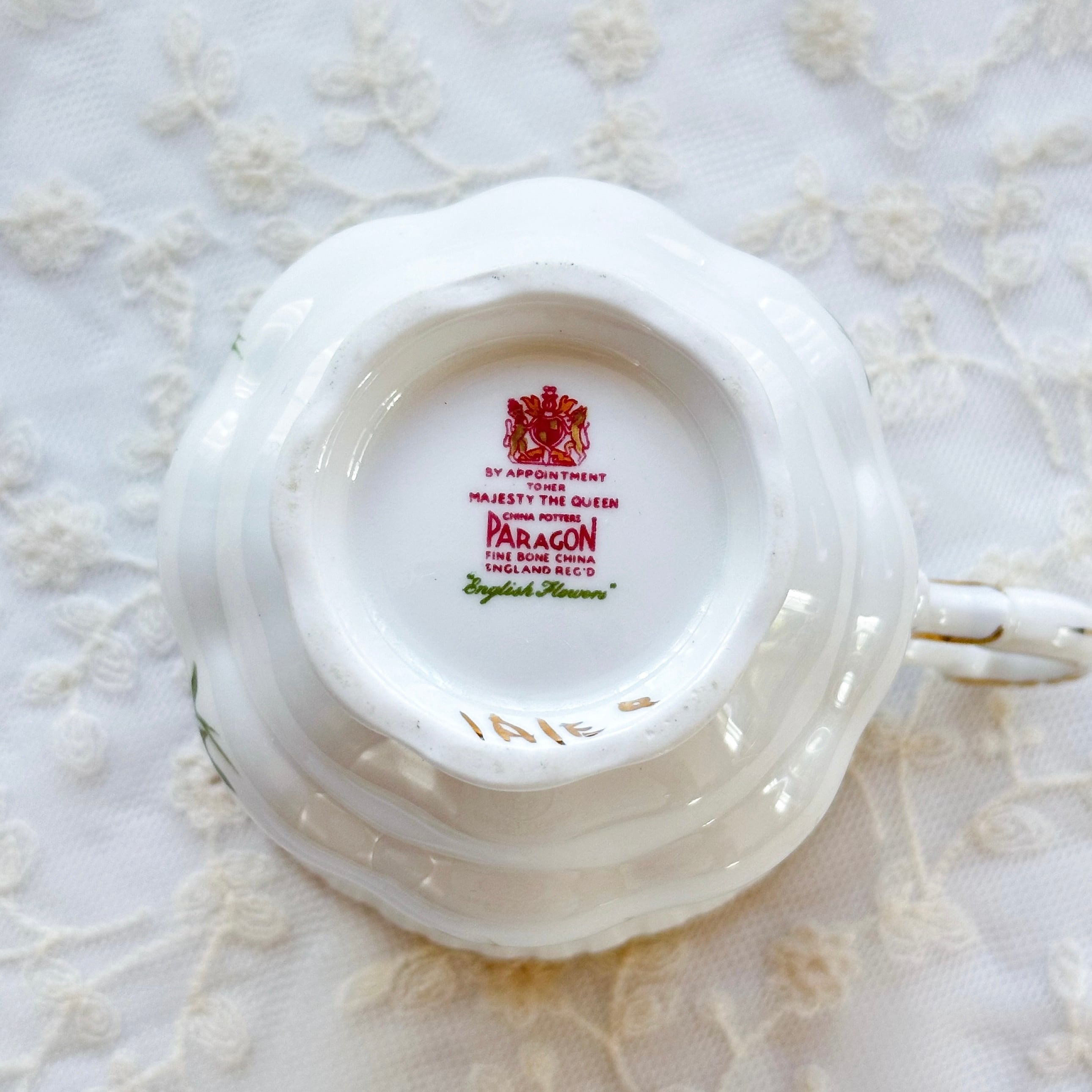 【パラゴン】素朴さが漂う手描き＜桜柄＞　ティーカップ＆ソーサー 英国製アンティーク手描き桜柄ティーカップ＆ソーサー