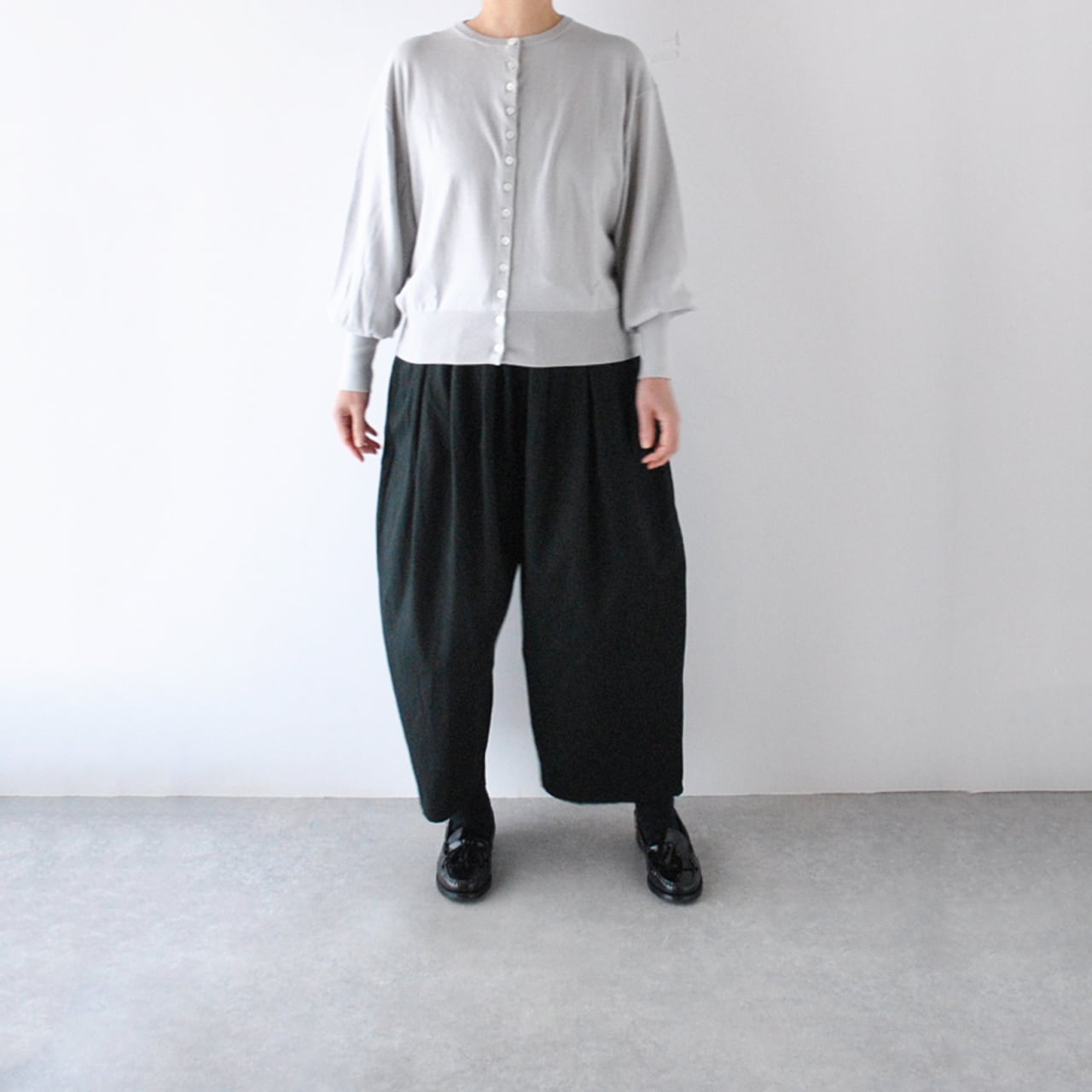 ROBE de PEAU ﾊﾞｯｸｻﾃﾝ ｶﾐｰﾕﾀｯｸﾊﾟﾝﾂ (ﾌﾞﾗｯｸ) R347 | NORTHWEST SELECT