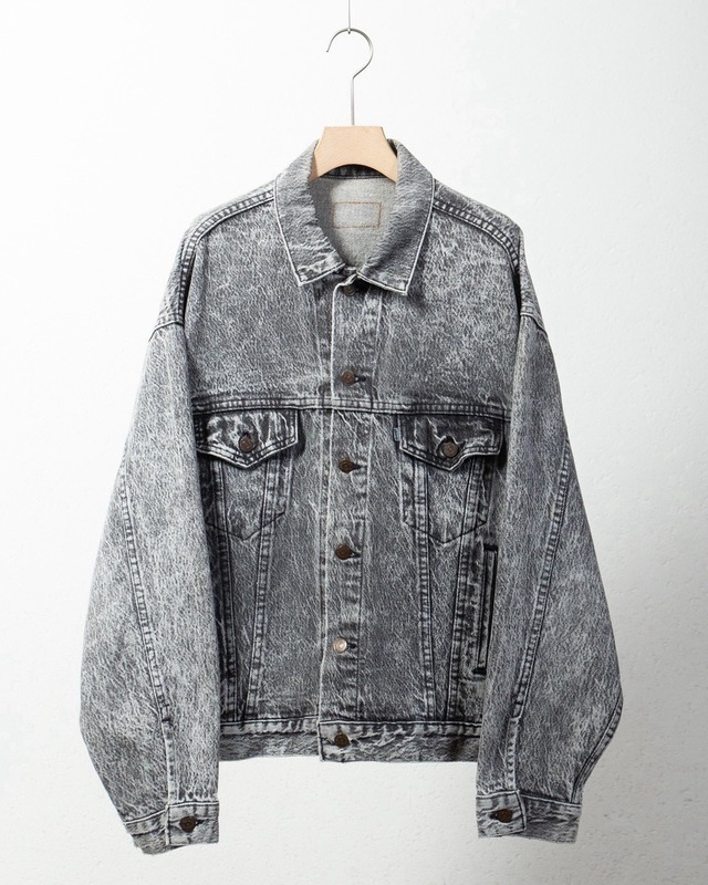 "Levi's" 70507, chemical washed denim trucker jacket / Made In USA / SIZE: XL