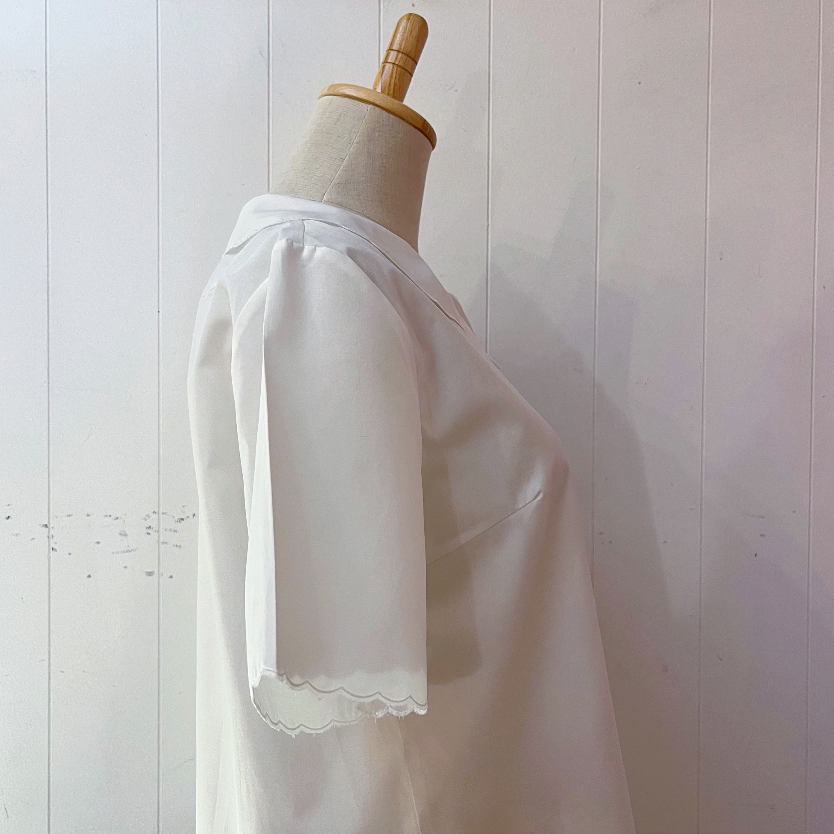 flower embroidery scallop white blouse