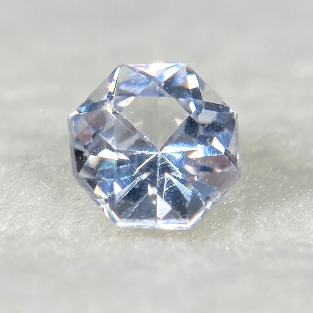 お花みたいなスピネル  約4.3mm*2.8mmmm r-0395