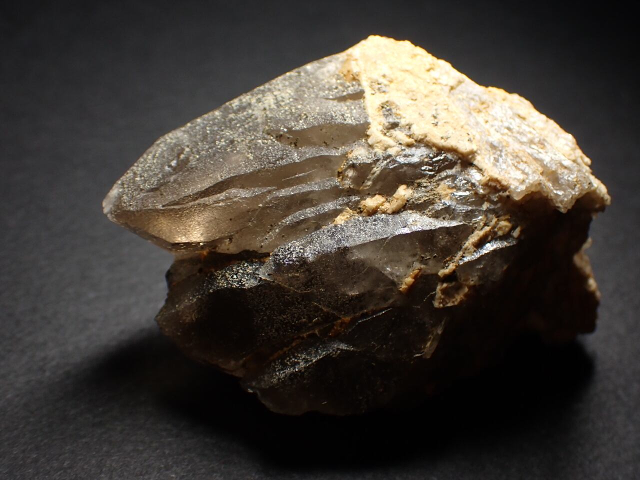 山梨県 黒平産 煙水晶/Smoky Quartz 原石 A-SMK181 | 鉱物・天然石のお