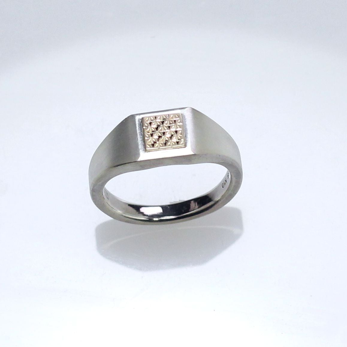 Sv925&K10 【手彫り】シグネットリング