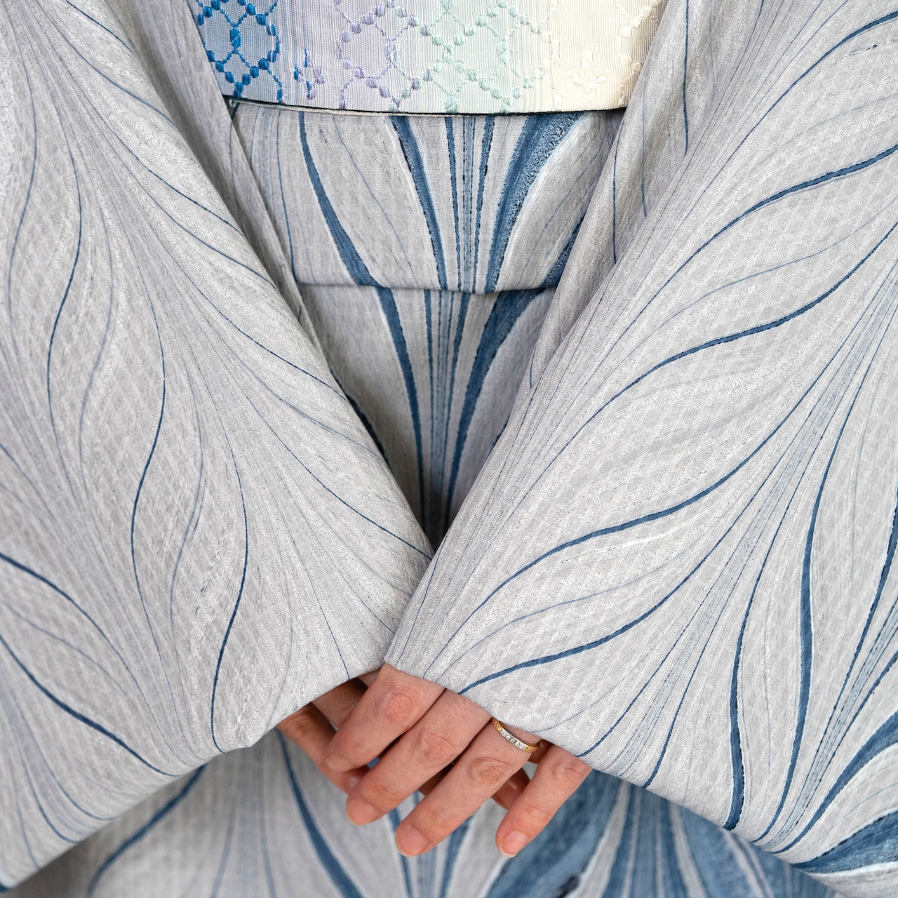 「時雨の浜辺」大矢羽柄〜洗えるきもの(シルジェリー格子柄)〜