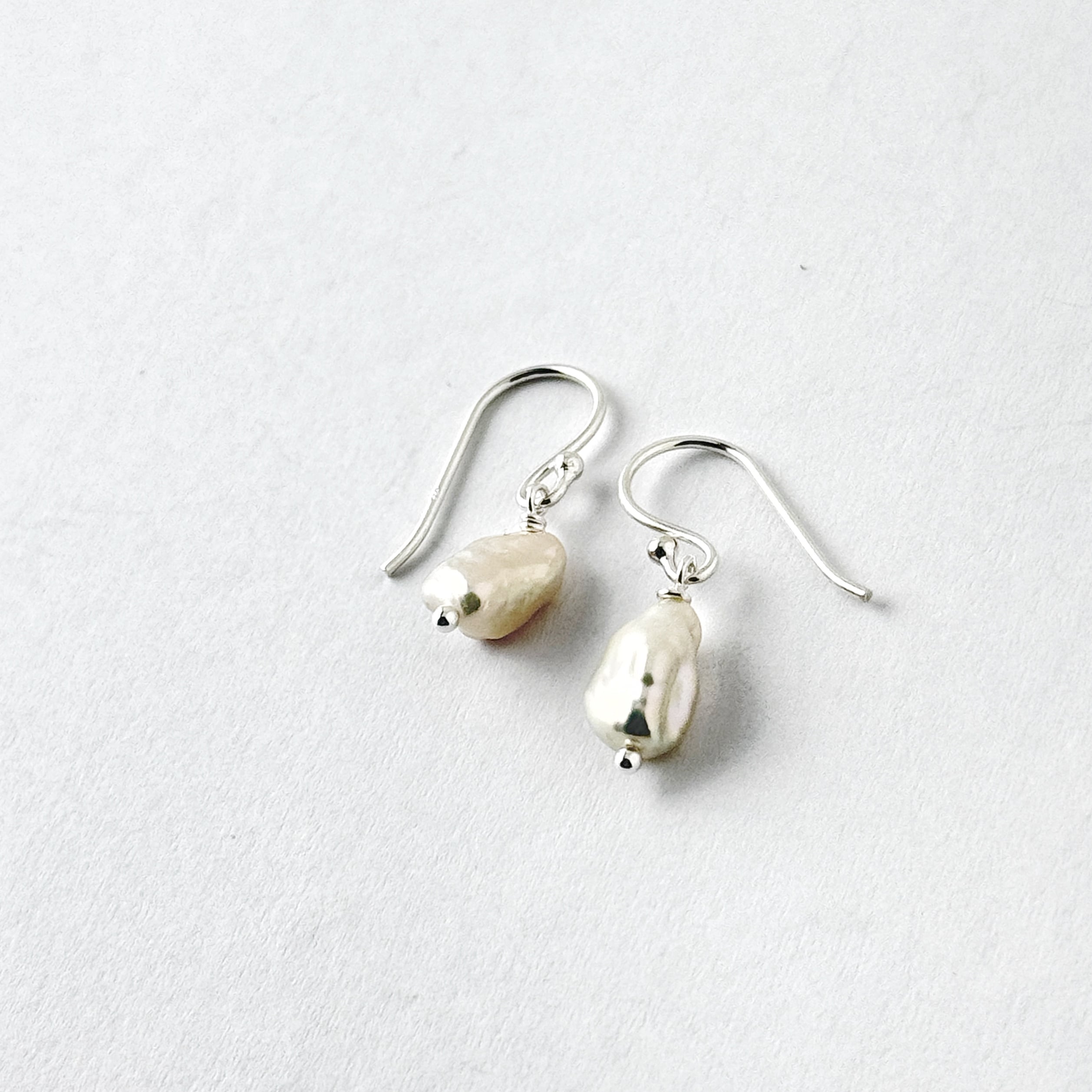 プチ バロック パール シンプル フック ピアス. 小さめピアス プチピアス Small