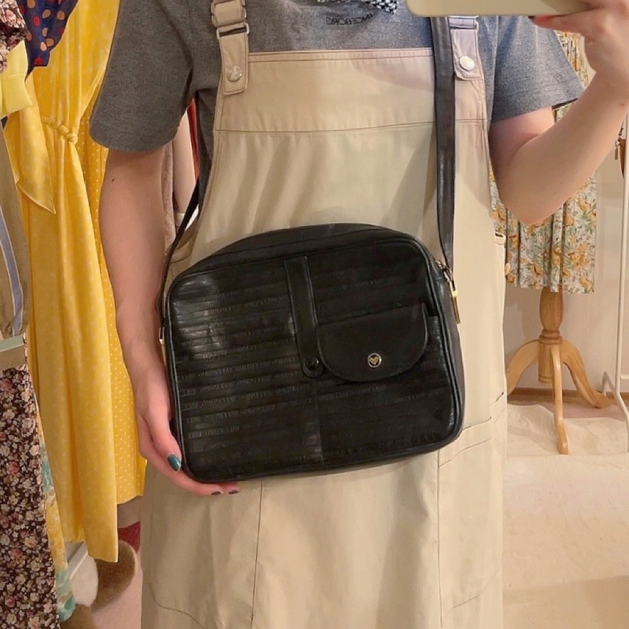 MARIO VALENTINO / square black shoulder bag