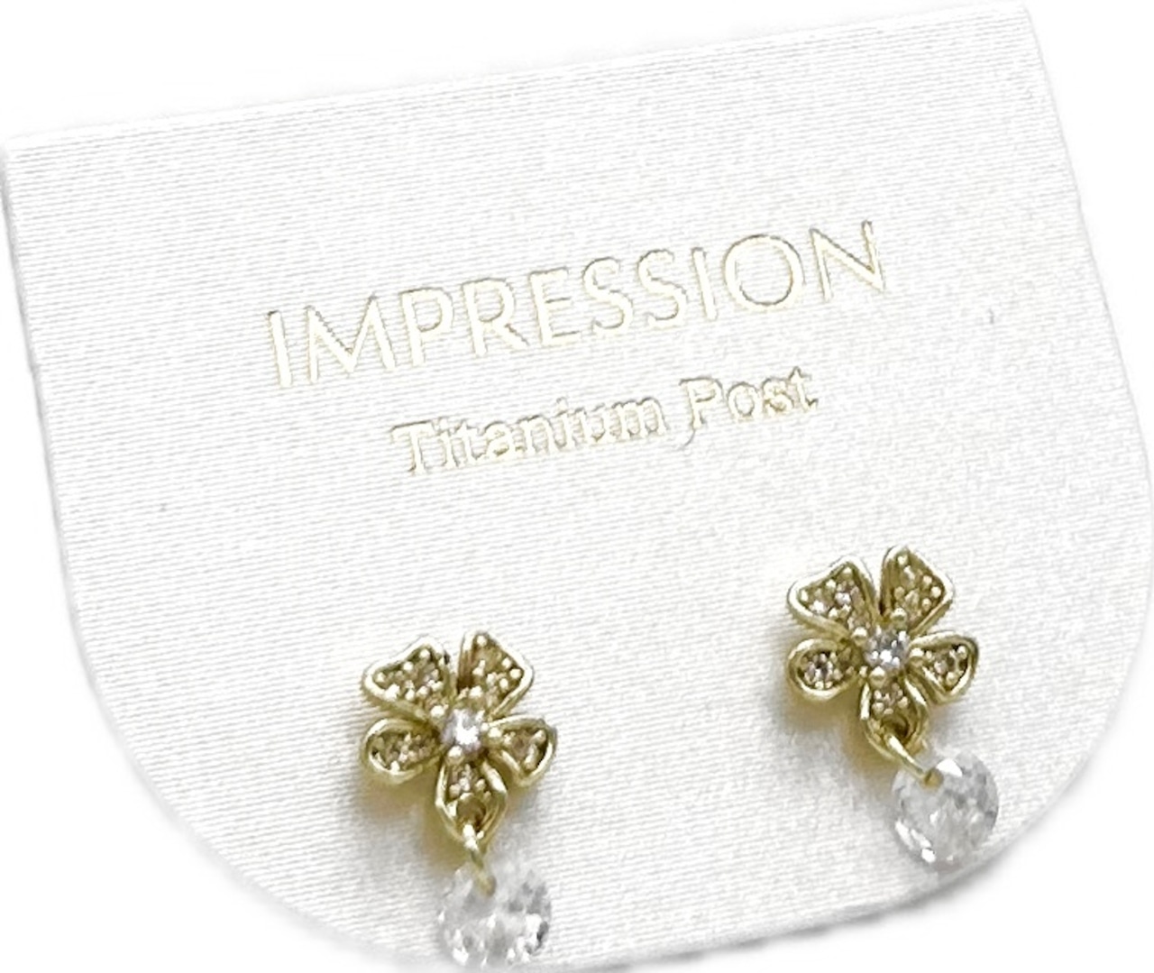 チタンポストピアス：フラワーデュー　IMPRESSION