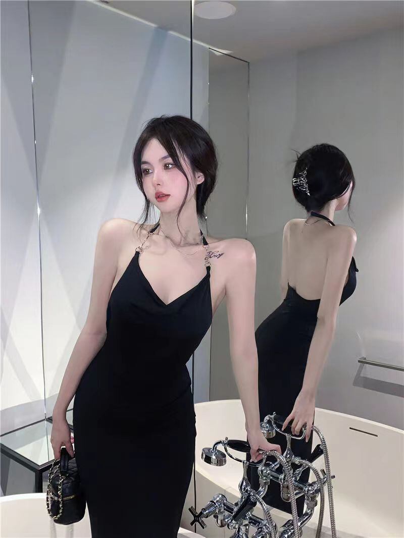 【新作】【送料無料】 バックレスホルタードレス女性の夏の 2023 気質ハイエンドセクシーなスリムミッドレングスサスペンダースカート 026788428597