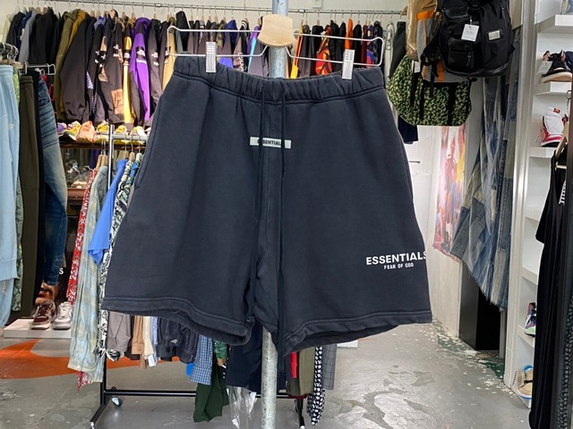 ESSENTIALS REFLECTIVE LOGO SWEAT SHORT BLACK SMALL 273050