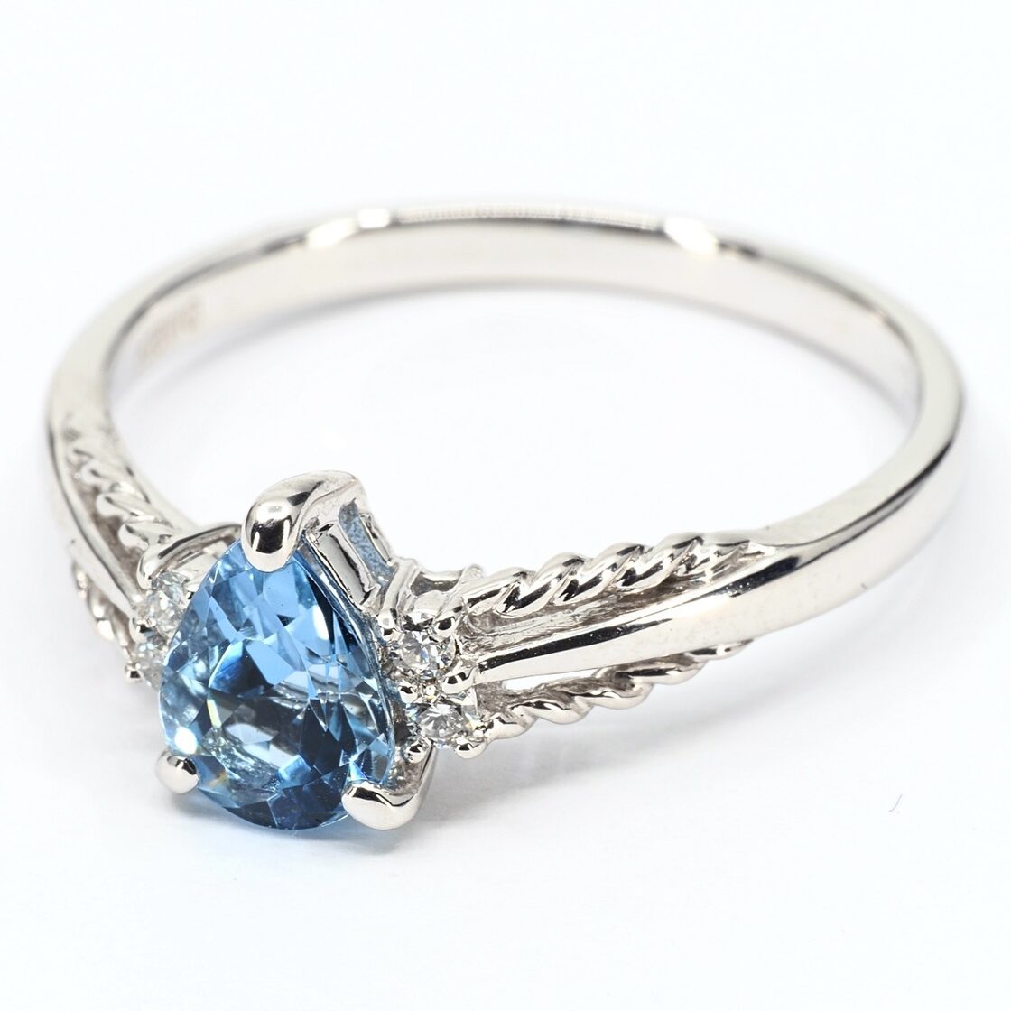 K18WG サンタマリアアクアマリン 0.57ct ダイヤモンド 0.04ct リング 