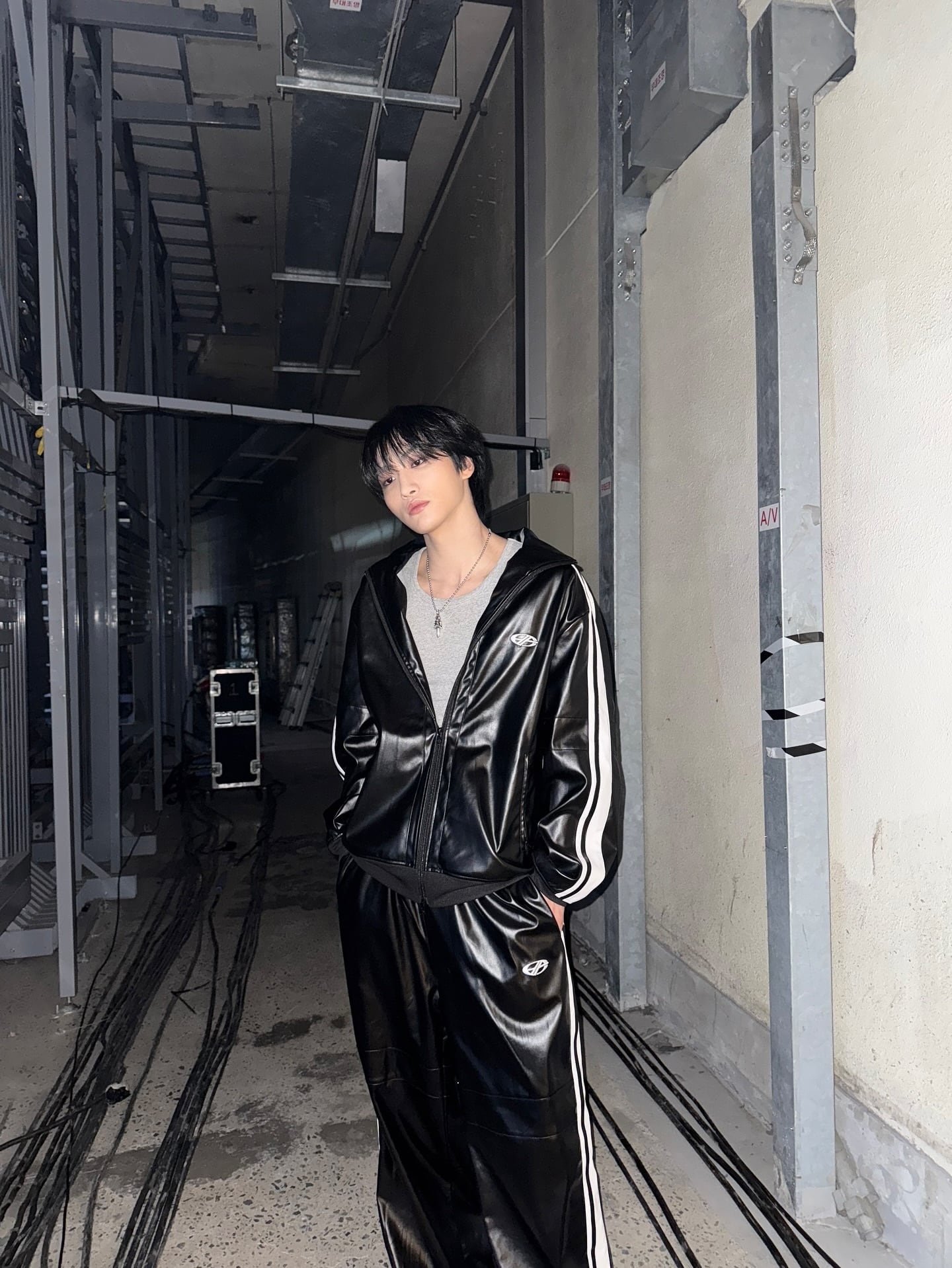 ☆ATEEZ ソンファ 着用！！【HYUNFIT】PU LEATHER TRACK JACKET | もごつ