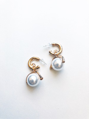 Bell pearl pierce (ベル パールピアス)