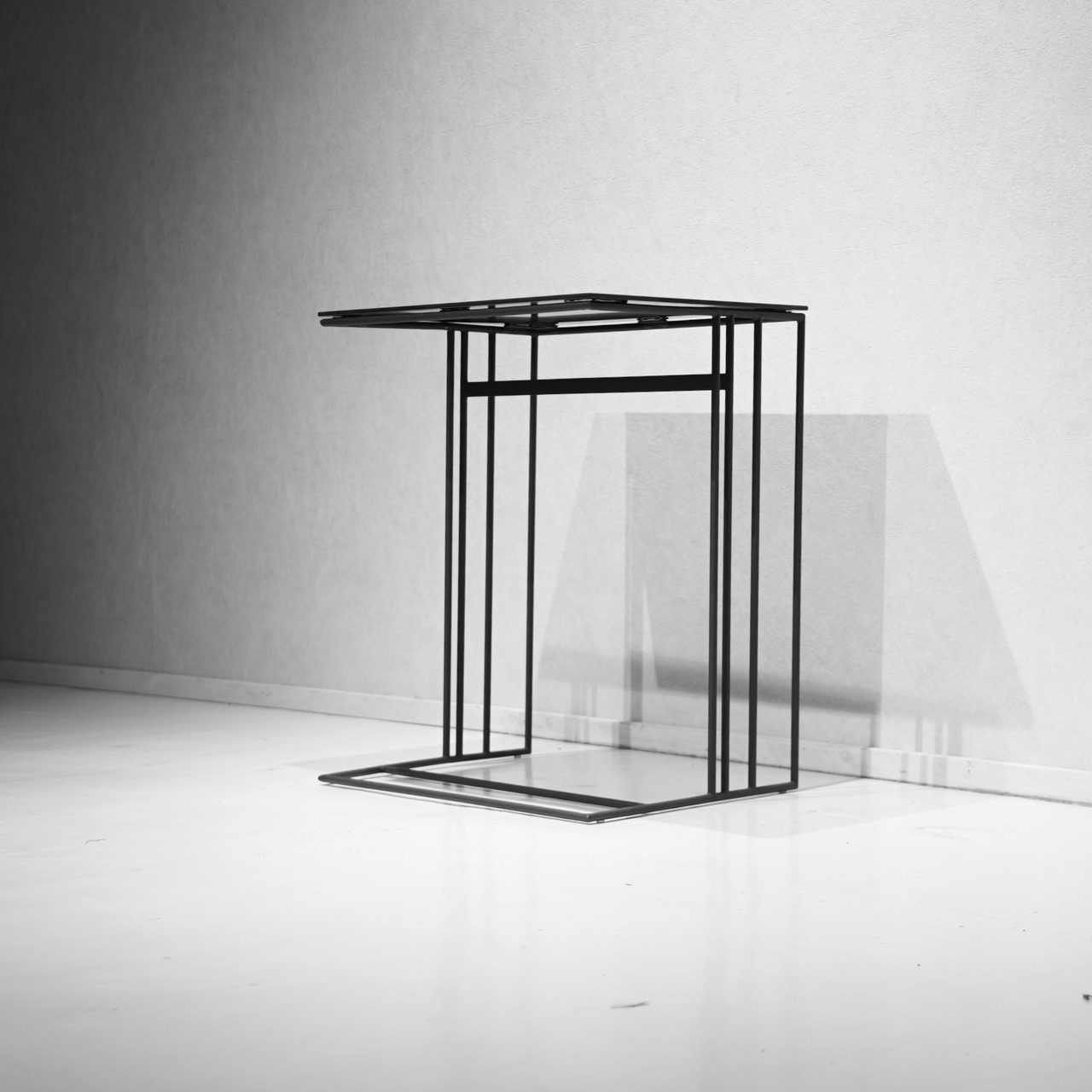 BoConcept ボーコンセプト Alba アルバ サイドテーブル ナイトテーブル ガラス天板 ブラック テーブル モダン 北欧 ホテルライク