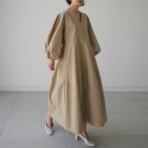 ワンピース レディース 送料無料 2色 フレアワンピース マキシワンピース バルーンスリーブワンピース ランタンスリーブワンピース 長袖 オーバーサイズ ボリュームスリーブワンピース リラックス リゾート コットン 綿 おしゃれ ナチュラル かわいい ラフ かっこいい こなれ感 スタイル 小顔見せ 着痩せ 体形カバー インスタ トレンド きれいめ エレガント ルーズ カジュアル ゆったり フレア 大人かわいい 上品 無地 ゆる ベージュ ブラック ドレープ Vネック マタニティ 妊婦 ふんわり