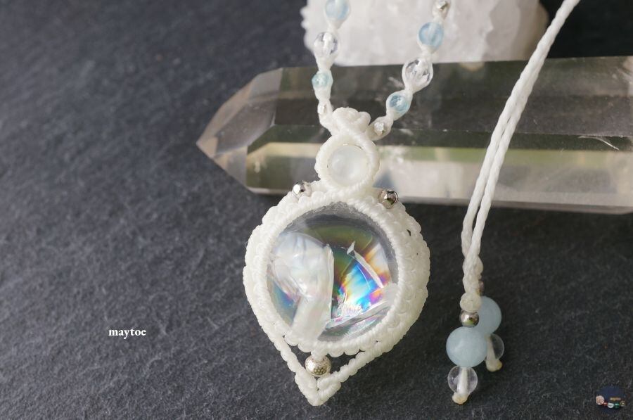 優しい虹☆レインボー水晶(アイリスクォーツ)のマクラメネックレス ~angel~