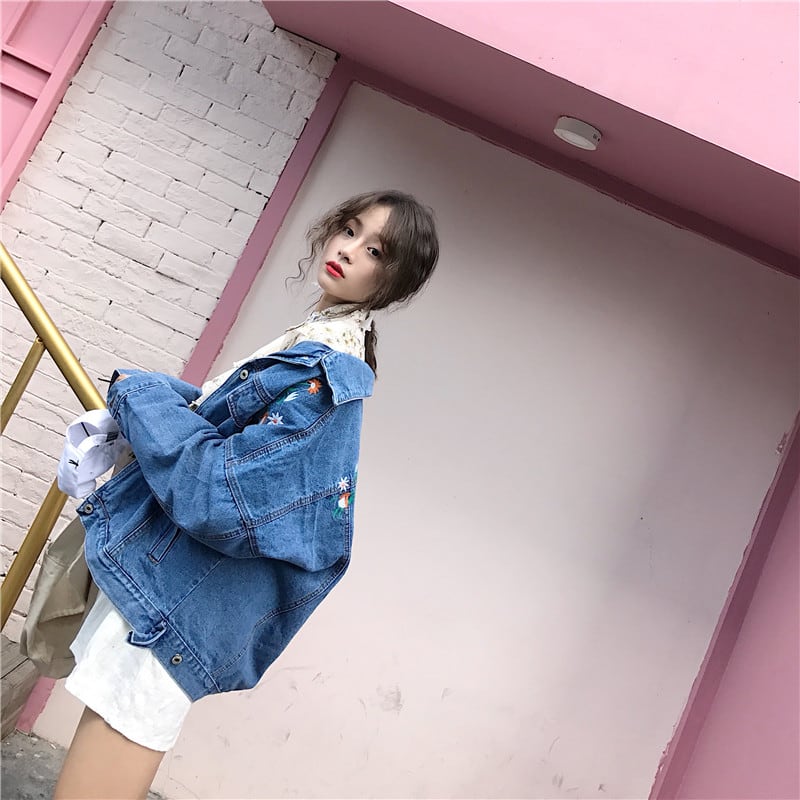 極美品⭐︎スーパービューティー　花柄刺繍デニムジャケット 40サイズ 極美品⭐︎スーパービューティー花柄刺繍デニムジャケット 40サイズ