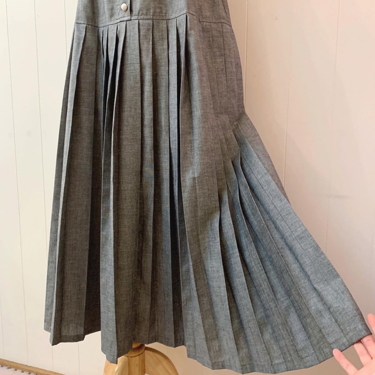 original / brand new pleats skirt / gray