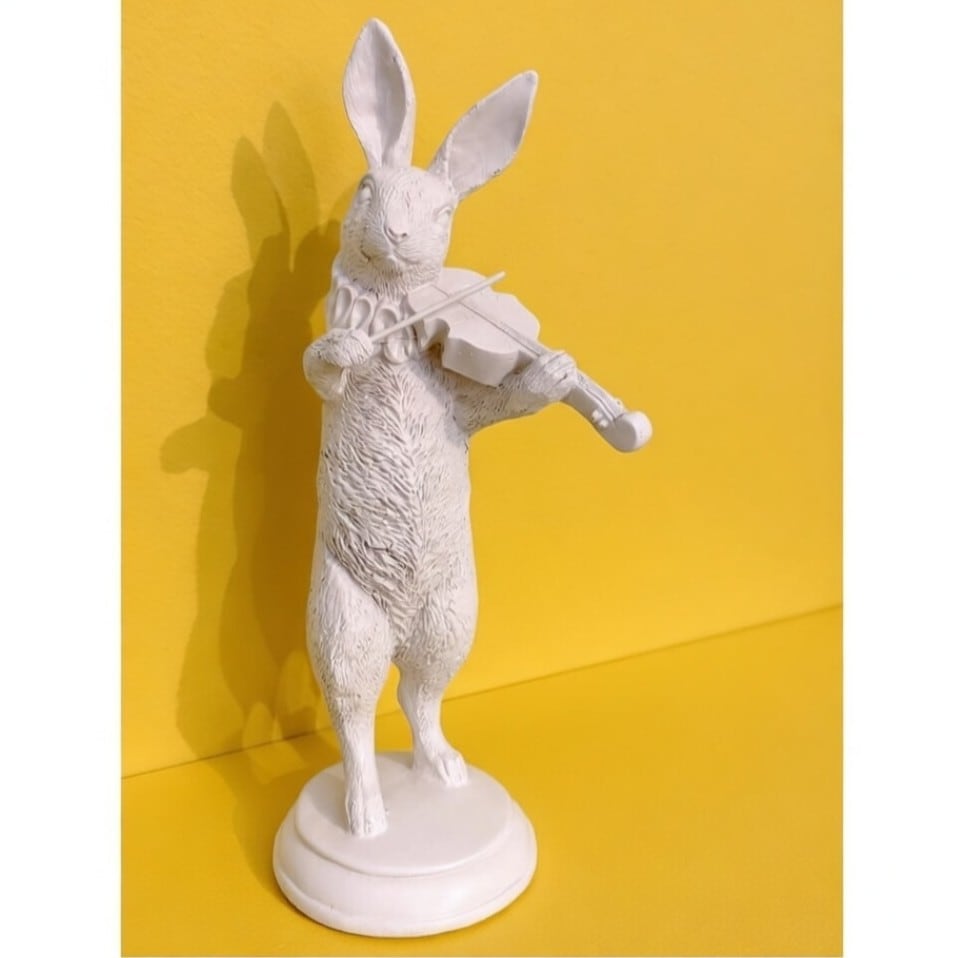 バイオリンを弾く白ウサギのオブジェ/兎/うさぎ/C0pernicus
