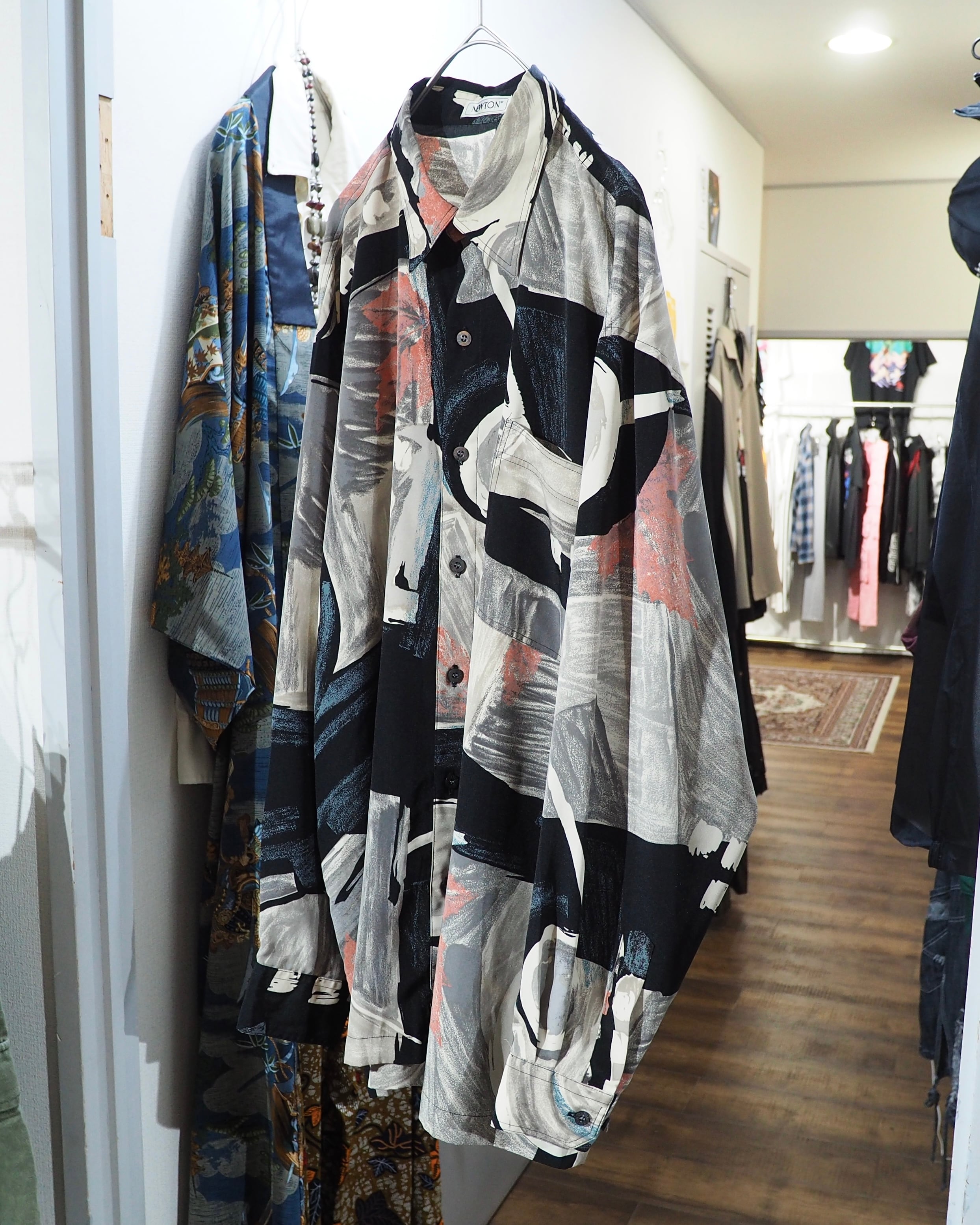 1990s Beautiful abstract Art painting vintage Drape loose shirt