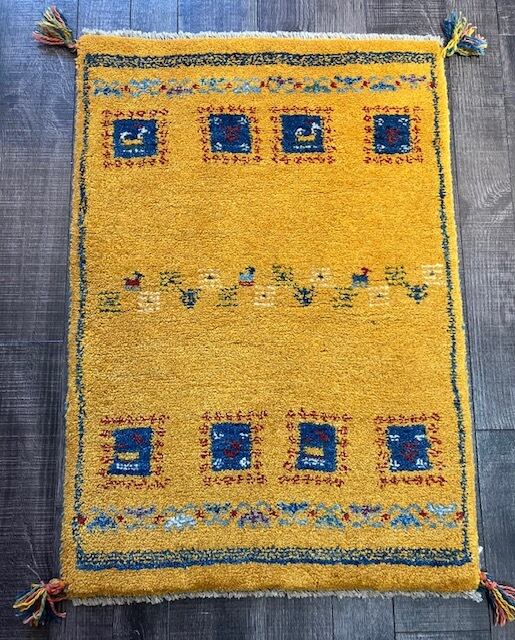 ペルシャ絨毯　ギャッベ　サイズ約60㎝×85㎝ - 画像1