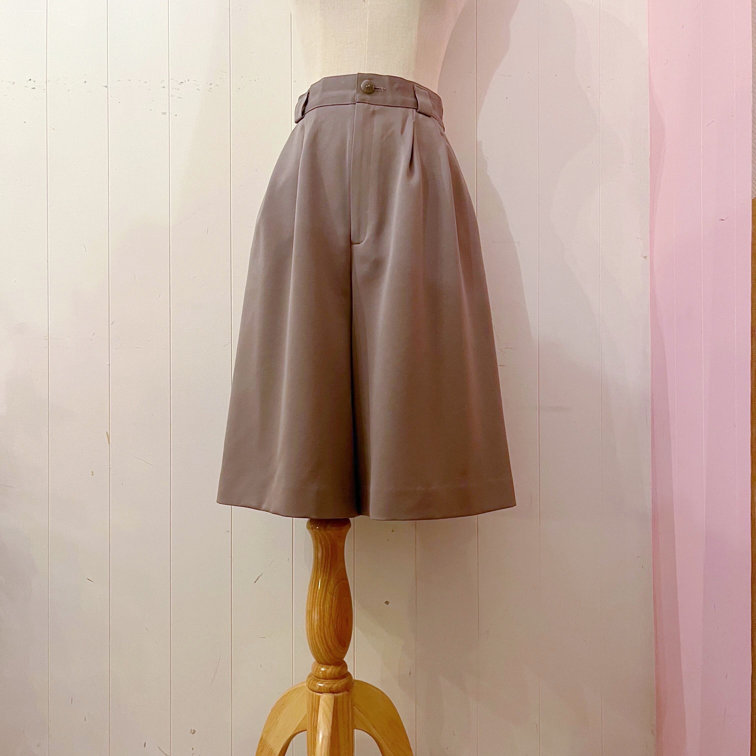 gray beige flare half pants