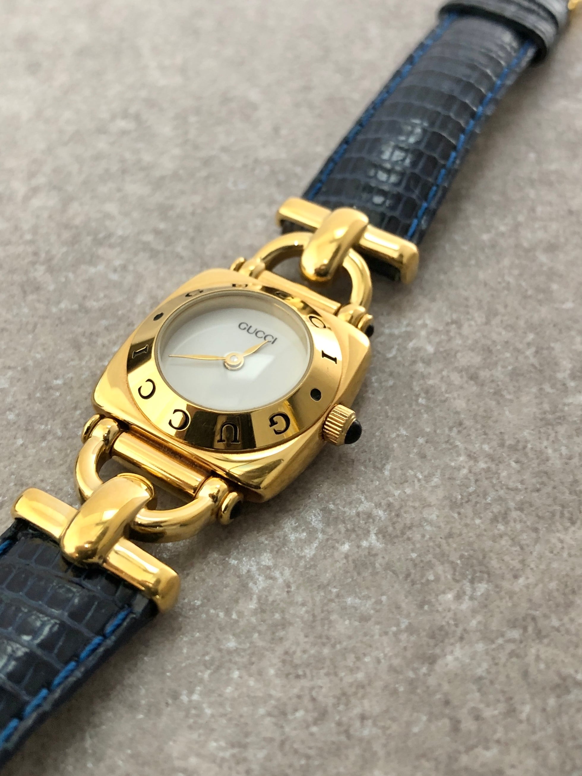 GUCCI グッチ 腕時計 ゴールド×ブルー ホースビット レザー ロゴ