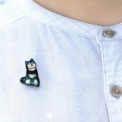 赤い首輪の柴 ピンバッチ