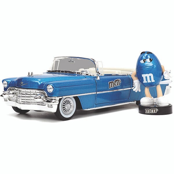 M&M'S】エムアンドエムズ フィギュア＆ミニカー 1:24 1956 CADILLAC ...