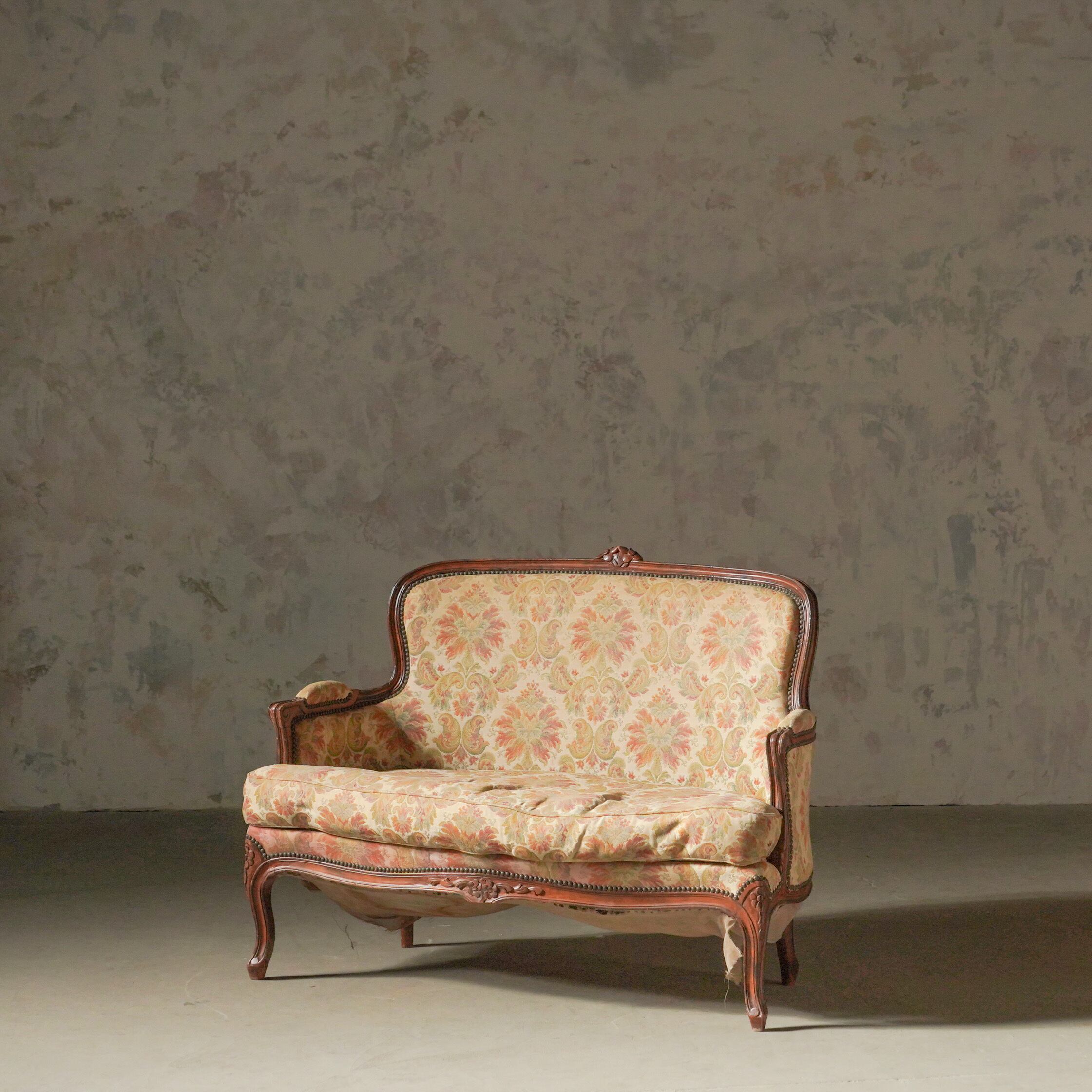 アンティークソファ/ソファ/花柄/彫刻/空間装飾