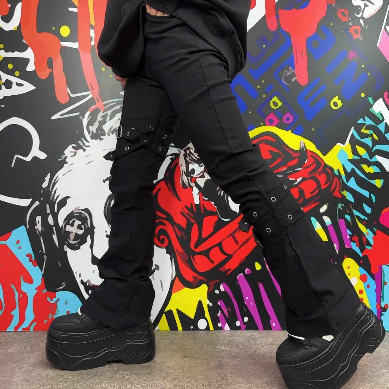 ベルトストラップ付き美脚BLACKフレアパンツ | NIER CLOTHING