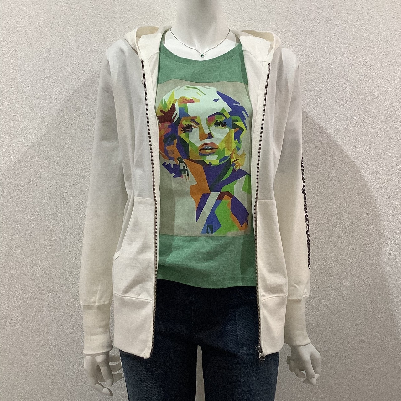 Vivid woman ( 鮮やかな女性 ) ジップパーカー オフホワイト