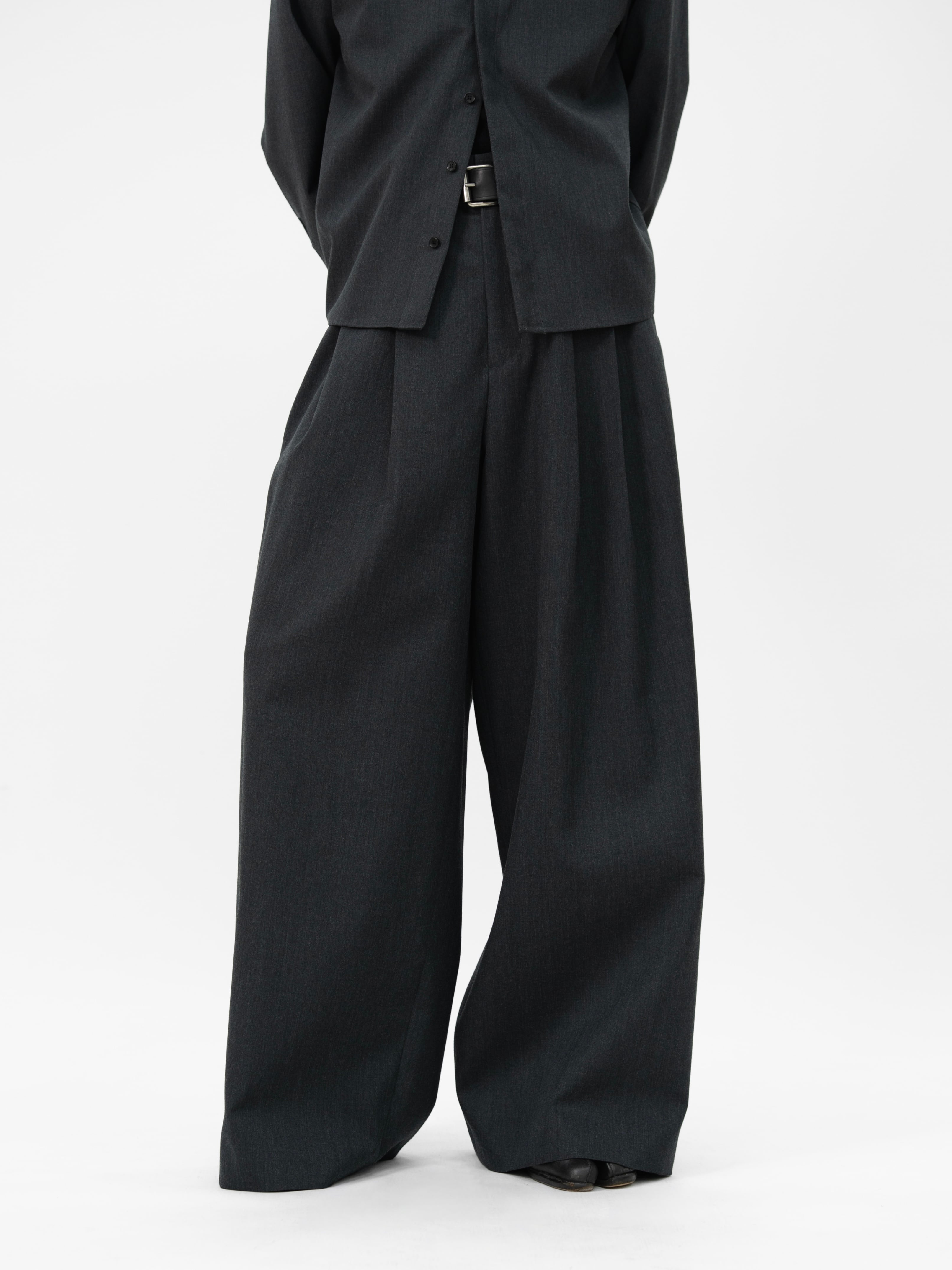 HEAVY WOOL GABARDINE OVER WIDE TUCK TROUSERS【CHARCOAL】 | lapiis HEAVY WOOL GABARDINE OVER WIDE TUCK TROUSERS【CHARCOAL】 | lapiis