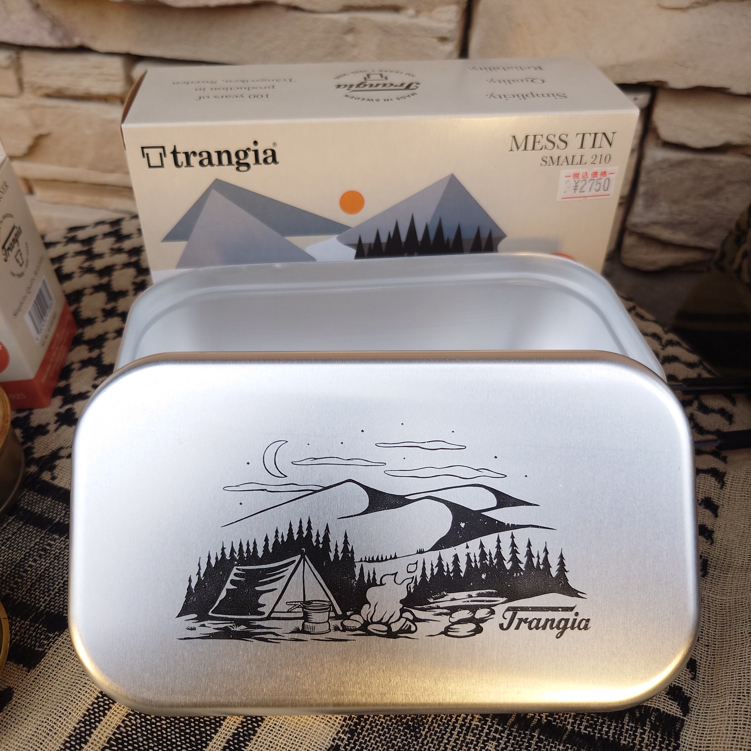 【Trangia トランギア 】メスティン 100周年モデル 100周年オリジナルイラストバージョン〈フラッグシップ / スペシャリティショップ限定〉TR-210-100Y2
