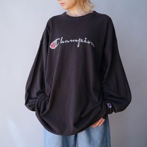 " Champion " over silhouette logo print design L/S cut & sewn