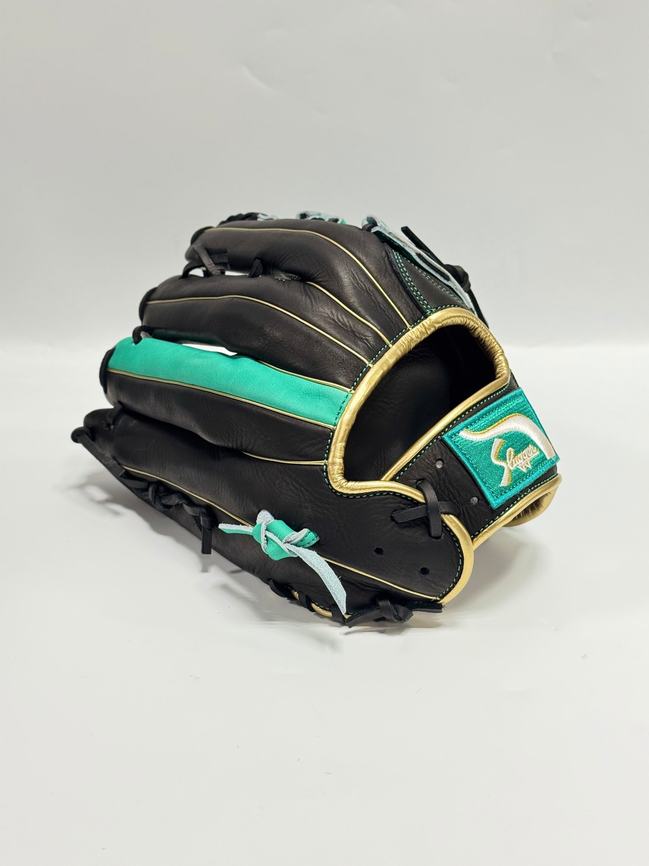 KUBOTA SLUGGERｰ久保田スラッガー　軟式グローブ　ミチイオリジナル店舗別注グラブ　右投げ用　H23型（周東佑京選手モデル）　ブラック/エメラルド×ゴールド・画像3