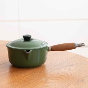 ビンテージ　ル・クルーゼ　LE CREUSET ソースパン　グリーン　サイズ１６　木製ハンドル　 ＊　新品・未使用品ではありません　＊